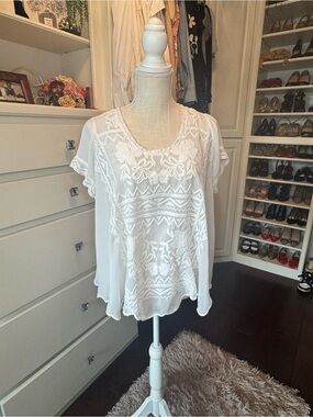 Johnny Was White Embroidered Peasant blouse.  Size Small